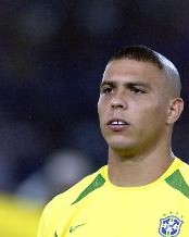 大罗谈生涯最凶残被铲：对方鞋钉长到像穿高跟鞋，走路像机械战警